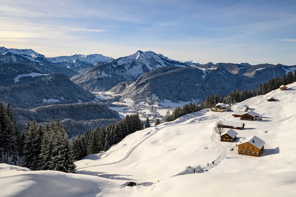 Wintersport in Vorarlberg in Oostenrijk: piste en bergen