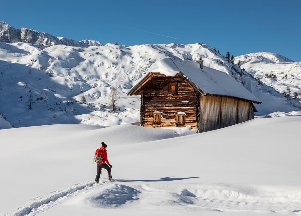 Wintersport in Dachstein Krippenstein in Oostenrijk: een hutje in de sneeuw