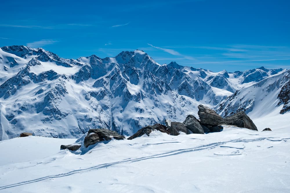 Wintersport in Tirol in Oostenrijk: bergtoppen
