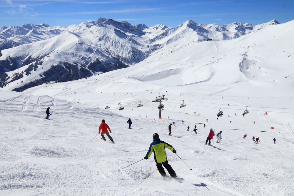 Zillertal 3000 tijdens wintersport in Oostenrijk: de piste in Mayrhofen