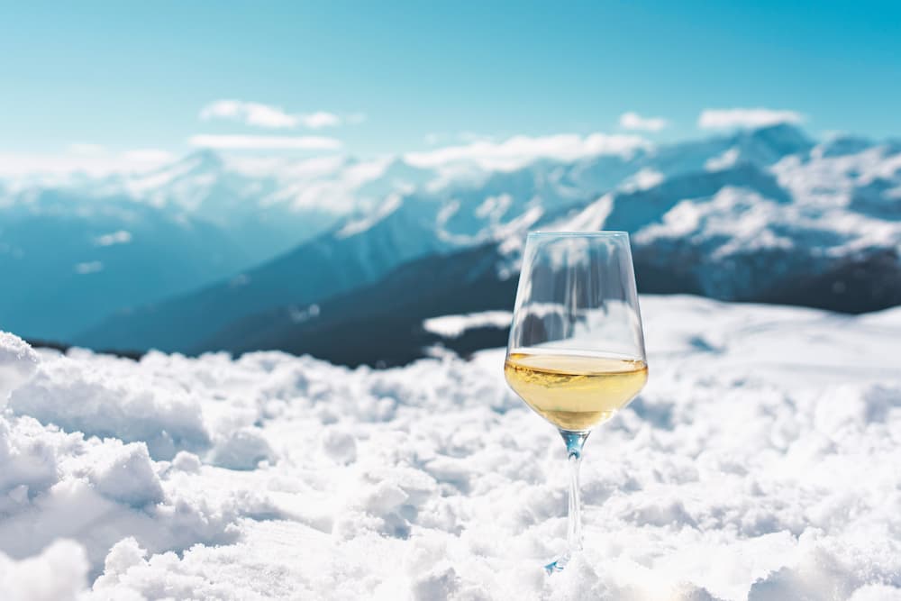 Wintersport wijn en sneeuw