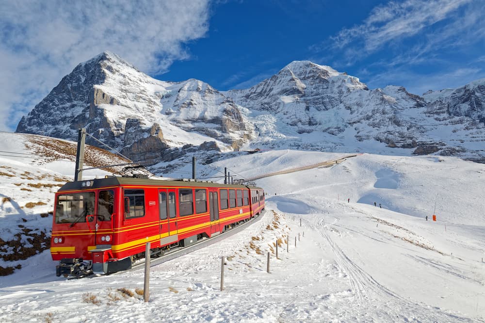 Trein van Jungfraujoch naar Kleine Scheidegg in Zwitserland