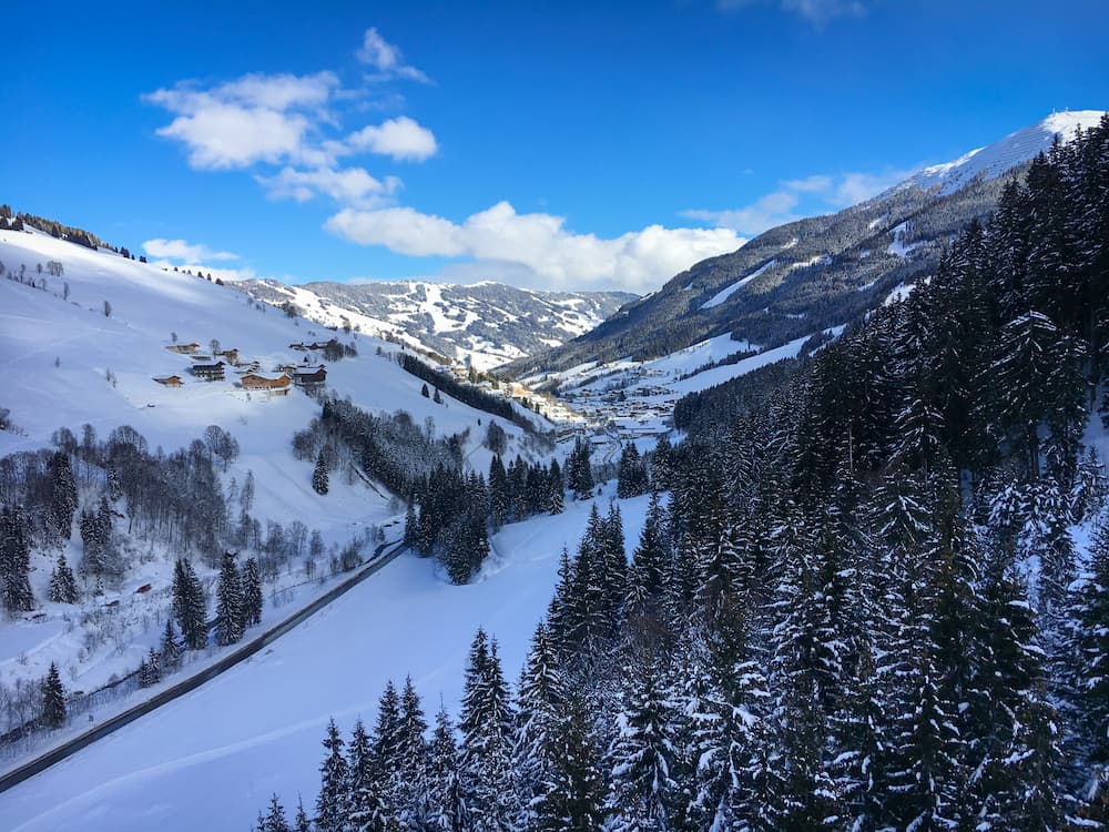 Wintersport in Saalbach Hinterglemm in Oostenrijk: dorp