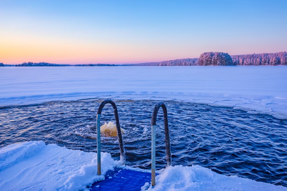 IJszwemmen in Kuhmo in Arctic Lakeland in Finland
