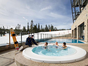 SkiStar Lodge Trysil Noorwegen buitenzwembad jacuzzi