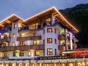 Sporthotel Piz Buin Oostenrijk avond