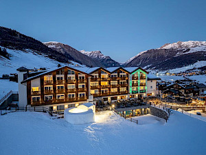 Hotel Lac Salin Spa &amp; Mountain Resort Italië avond