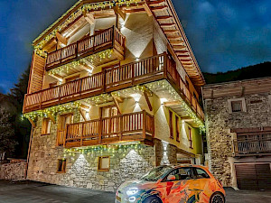 Chalet Casa San Bernardo Frankrijk buiten avond