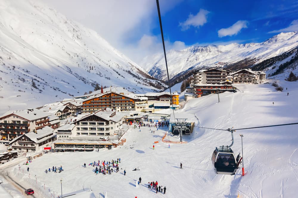 Ski resort Obergurgl: lift en hotels