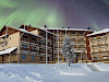 Santa's Hotel Tunturi Lapland gebouw met noorderlicht erachter